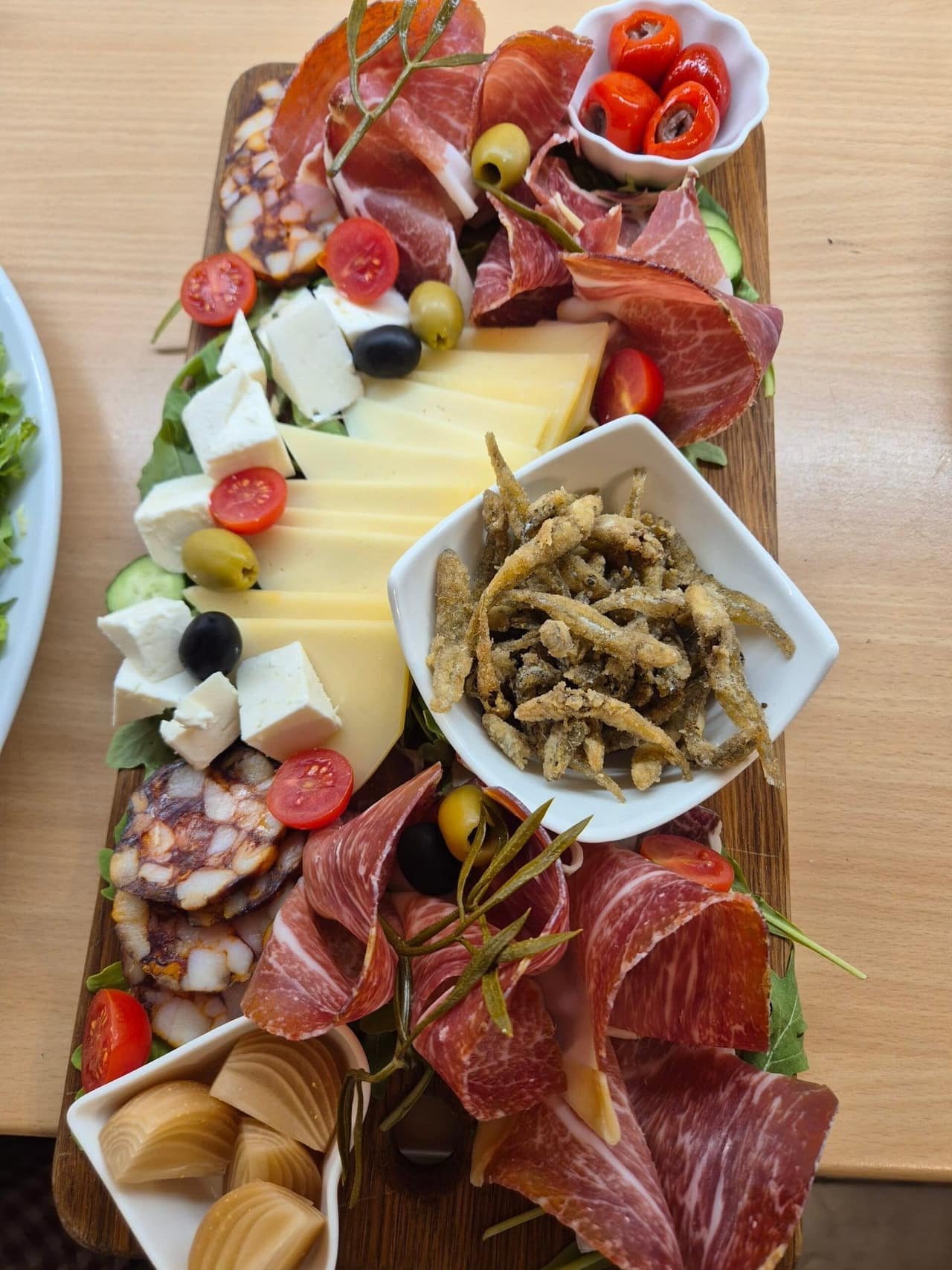 Welcome platter — cheese, pršut and fried girice